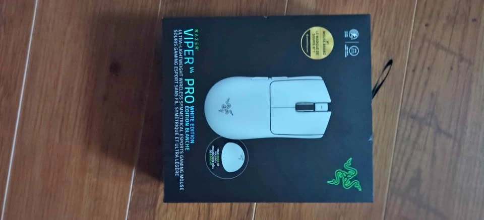 Razer viper v4 pro white edition brand new sealed box