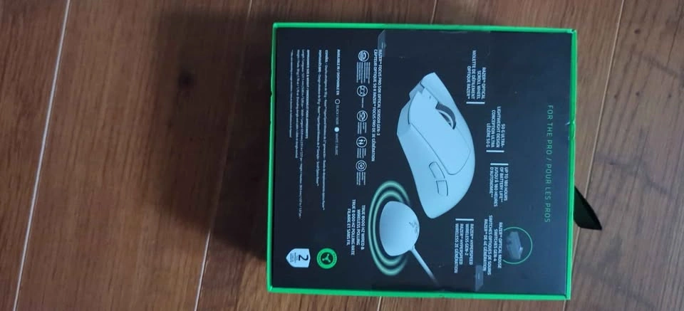 Razer viper v4 pro white edition brand new sealed box - photo 2
