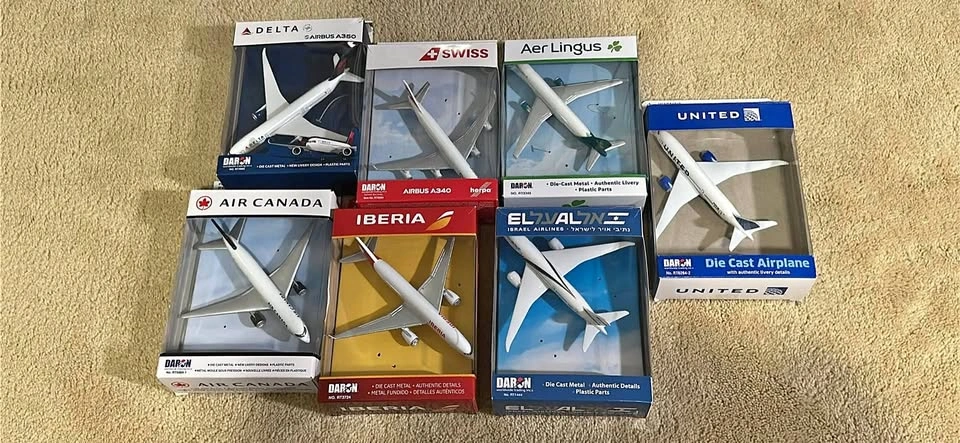 7 Daron Airplane Kids toys (Excellent condition)