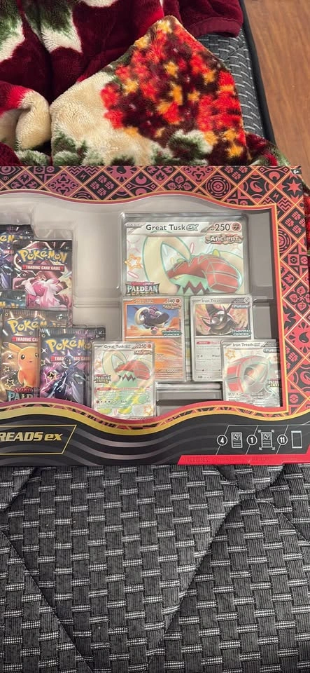 Pokémon TCG: Paldean Fates Great Tusk & Iron Treads Collection - photo 2