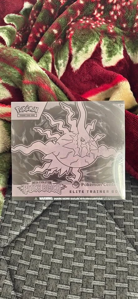 Pokémon Center Elite Trainer Box Mega Evolution Pitch Black