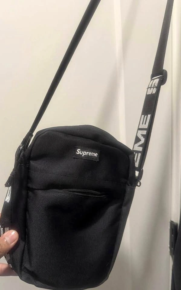 Supreme SS18 Shoulder Bag Black - Zipper Issue