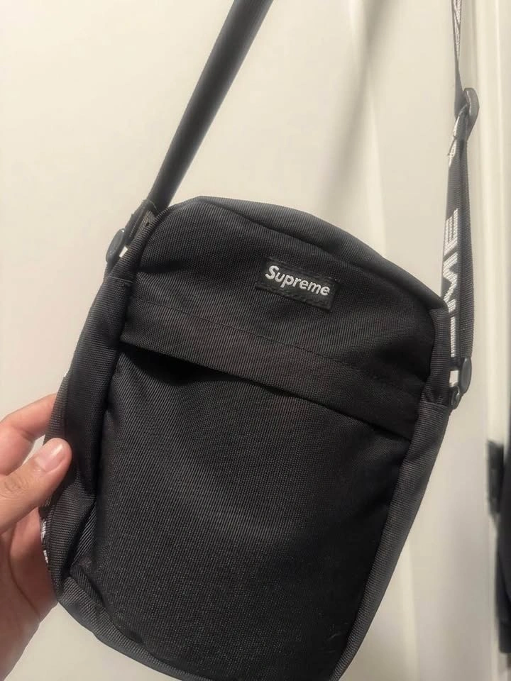 Supreme SS18 Shoulder Bag Black - Zipper Issue - photo 2
