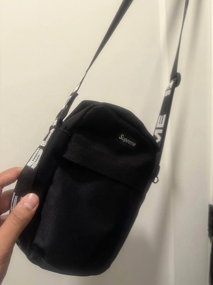 Supreme SS18 Shoulder Bag Black - Zipper Issue - photo 3