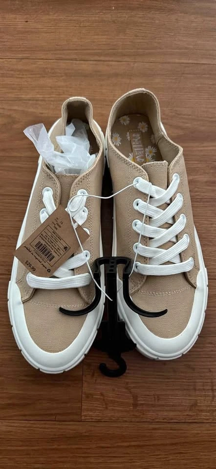Women’s shoes Size 10 Brand new