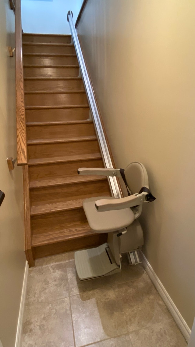 Bruno Elan SRE-3000 Stairlift - photo 2