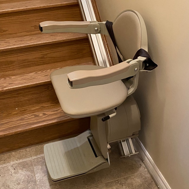 Bruno Elan SRE-3000 Stairlift - photo 3