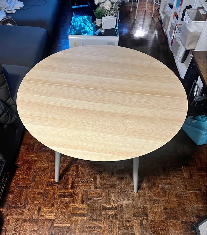 Round Light Wood Grain Dining Table