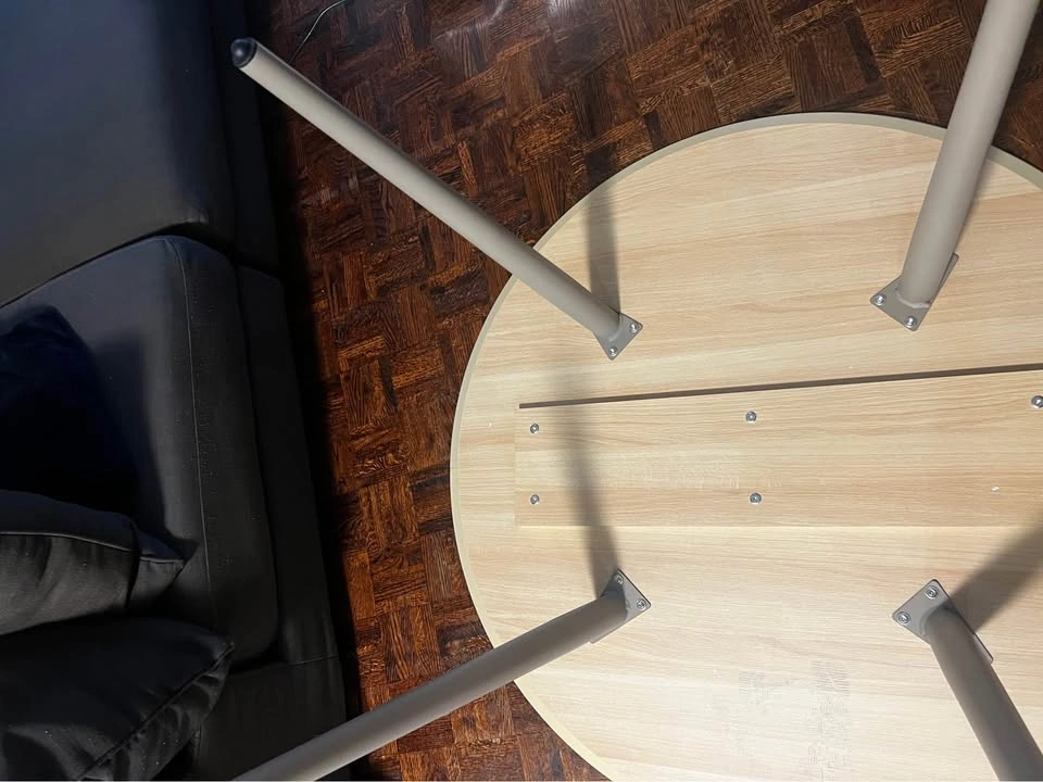 Round Light Wood Grain Dining Table - photo 3