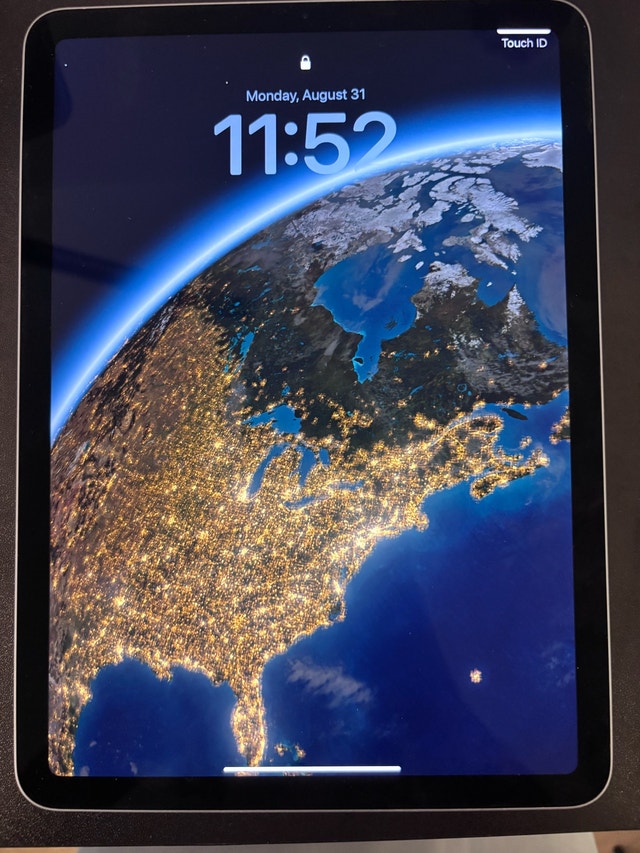 Excellent Condition- iPad Air 4th Gen 64GB Wi-Fi – Sky Blue