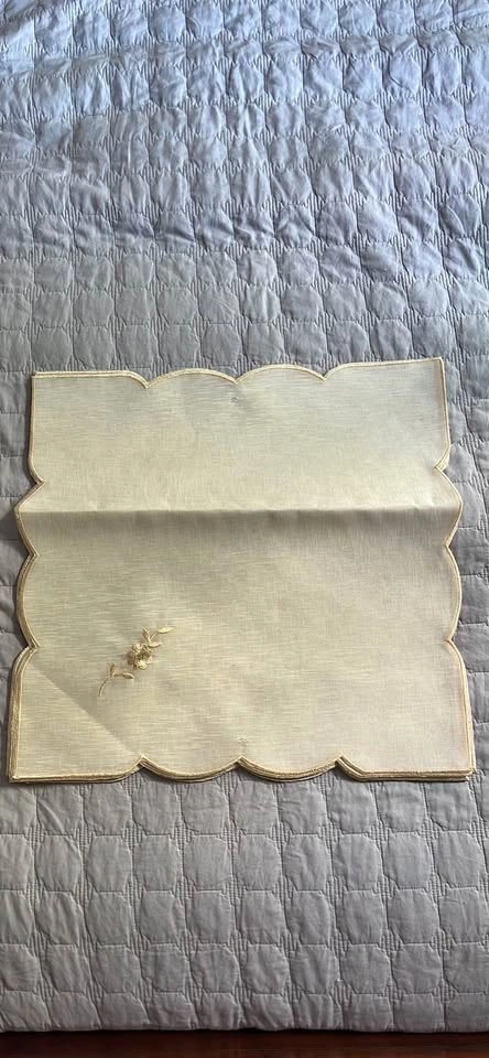 Embroidered placemats or napkins (12)