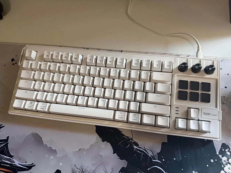 Asus ROG Strix 4K Gaming Monitor, Keyboard, and Setup - photo 2