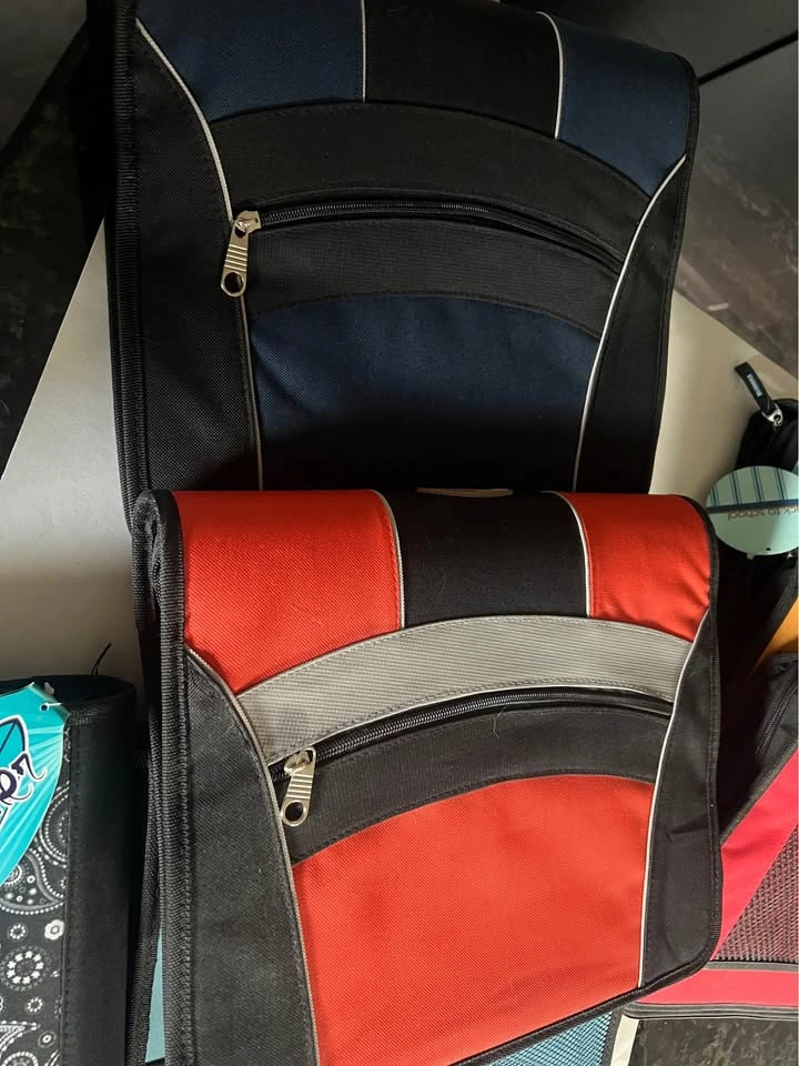 New 1.5” 3 ring zip binders - photo 3