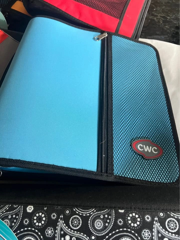 New 1.5” 3 ring zip binders - photo 4