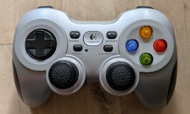 Logitech F710 Wireless Gamepad