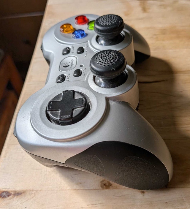 Logitech F710 Wireless Gamepad - photo 4