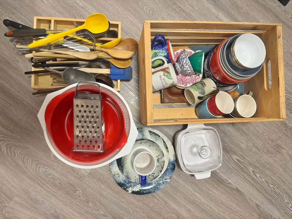 Bulky Kitchen Appliances with Utensils thumbnail