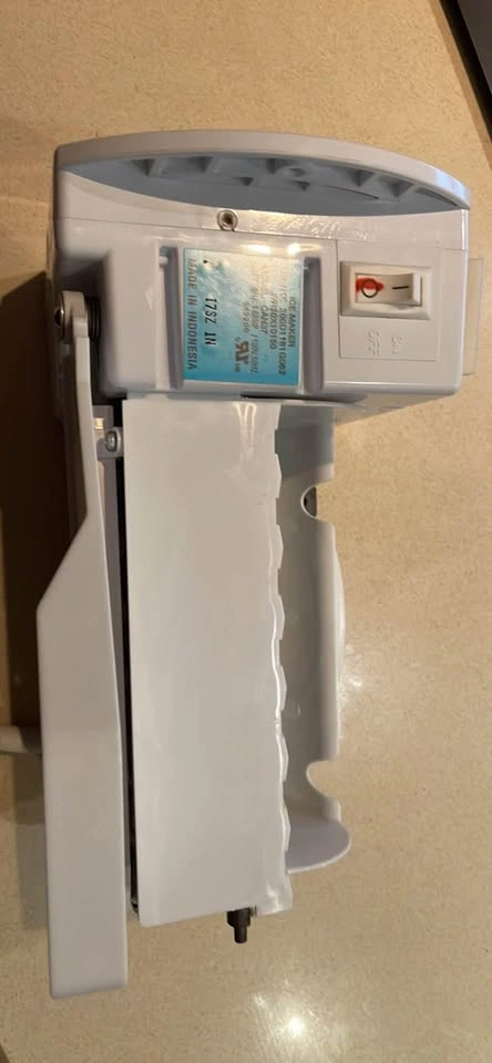 GE Refrigerator ICEMAKER