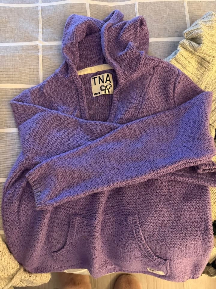 Roots/TNA/Jones New York sweaters - photo 3