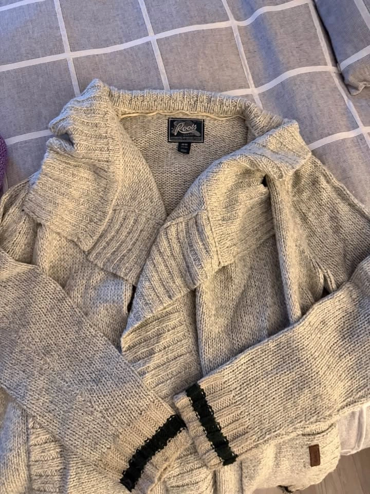 Roots/TNA/Jones New York sweaters - photo 5