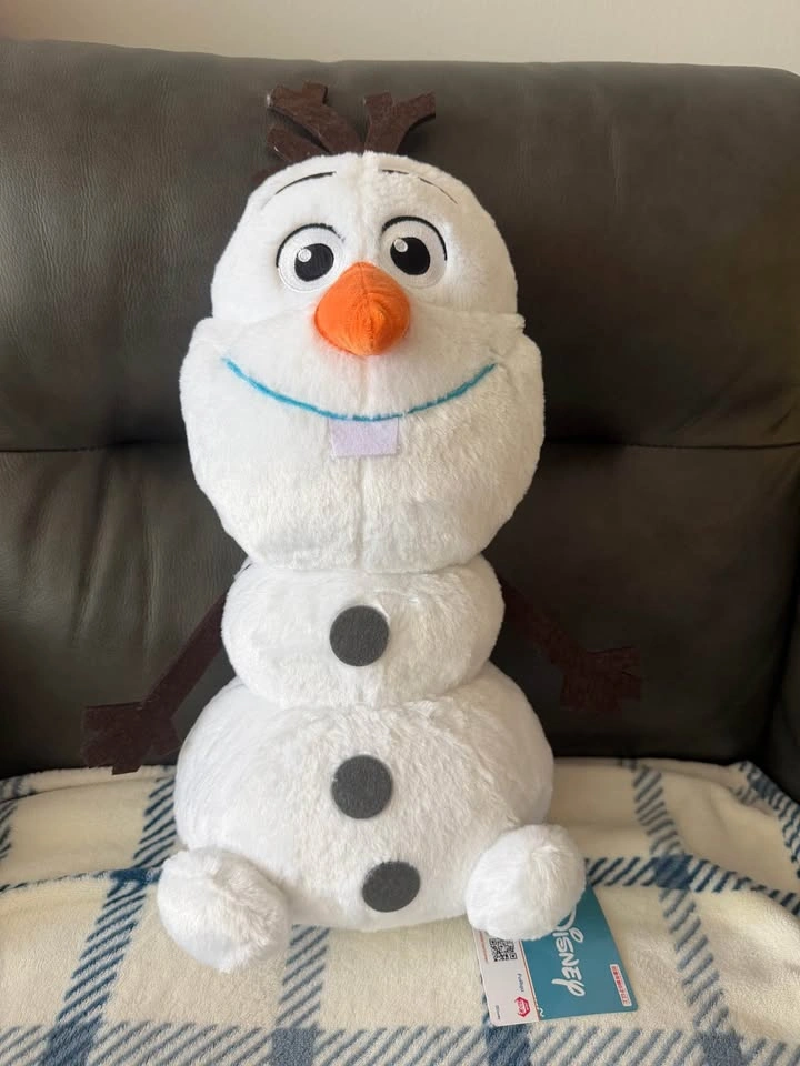 Large Olaf plushie