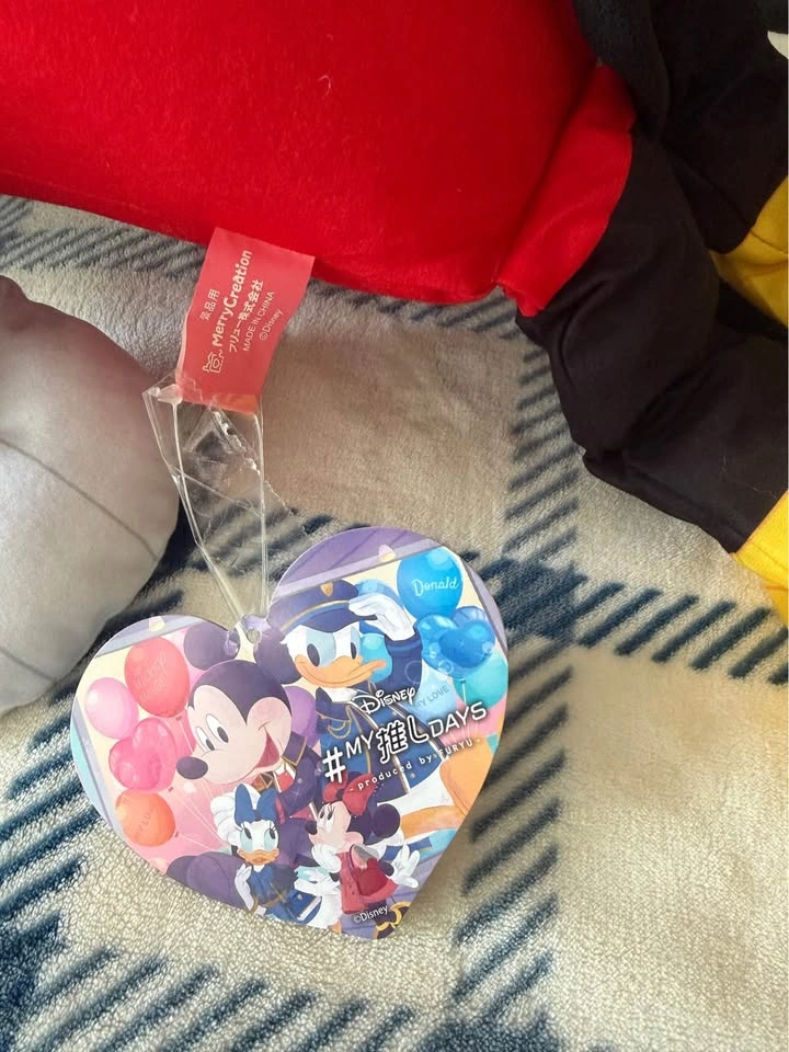 Large Mickey plushie - photo 2