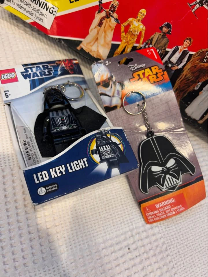 Star Wars Collector Bundle – Legacy Pack + LEGO Vader LED + Keyc - photo 3