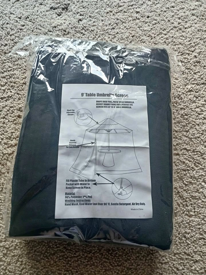 Outdoor umbrella screen