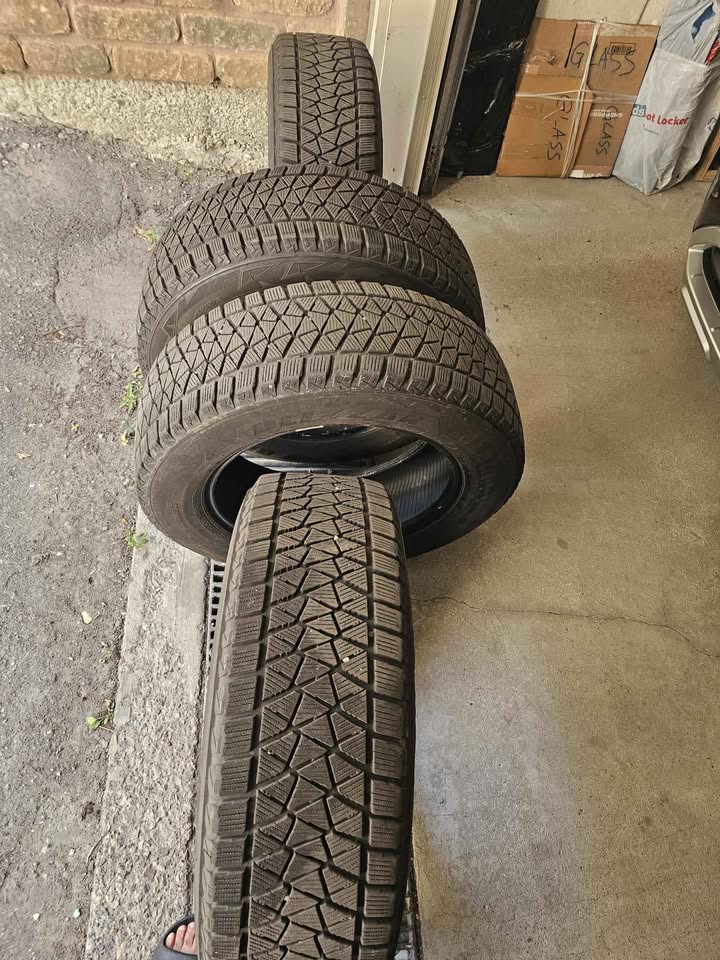 BLIZZAK 225/65R17 102S Winter Tires - photo 2