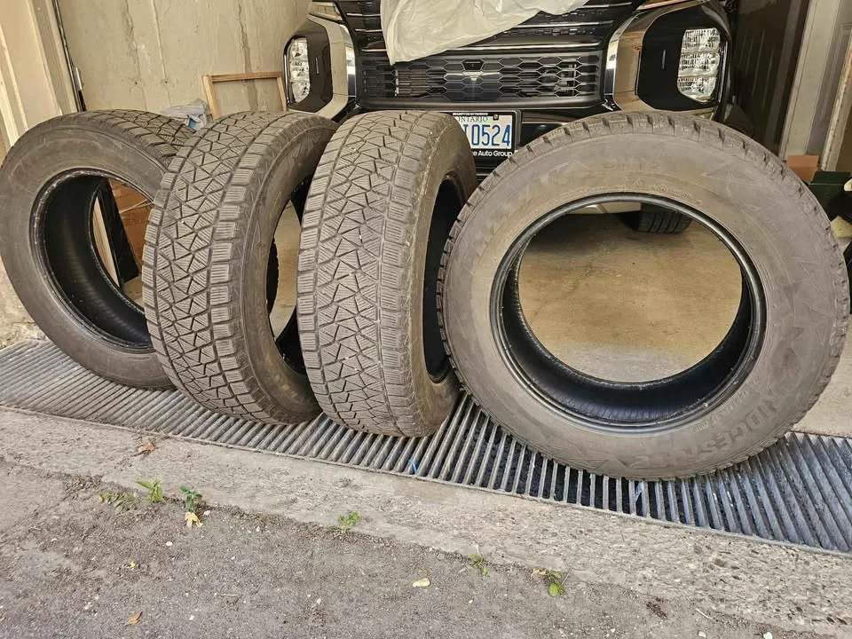 BLIZZAK 225/65R17 102S Winter Tires image indicator(3)