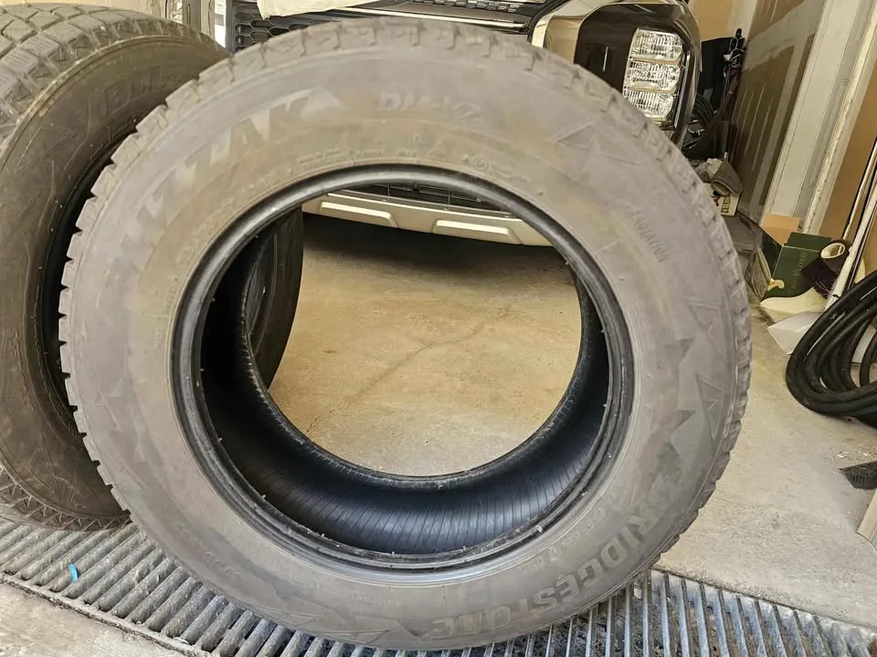 BLIZZAK 225/65R17 102S Winter Tires image indicator(4)