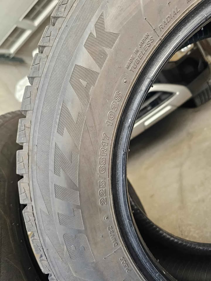 BLIZZAK 225/65R17 102S Winter Tires - photo 5