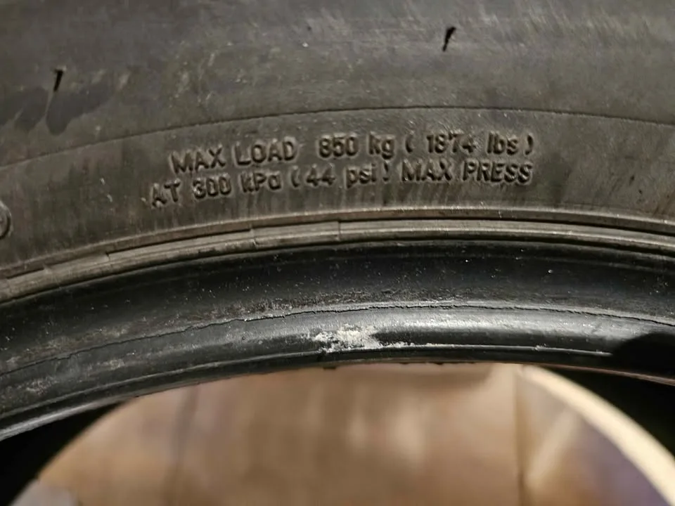 BLIZZAK 225/65R17 102S Winter Tires image indicator(9)