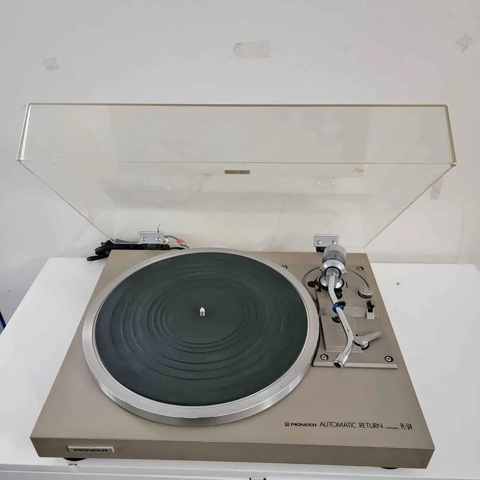 Vintage Pioneer Stereo Turntable thumbnail