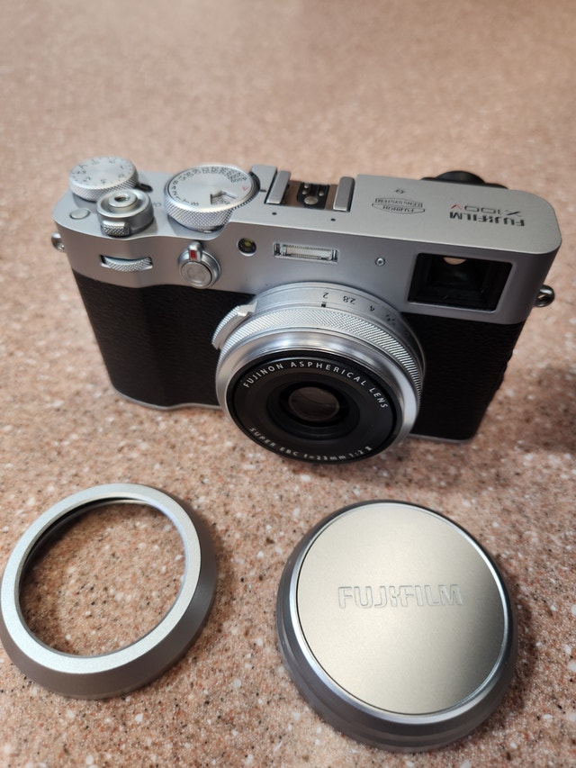 Fuji x100v - like brand New (only 4k shutter count)