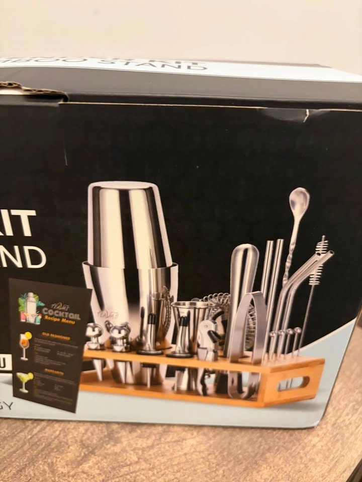 Bartender Kit. Brand new. 25 pieces.