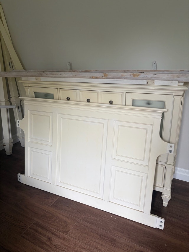 Queen Bedroom Set – Bed Frame, Dresser & Matching Mirror