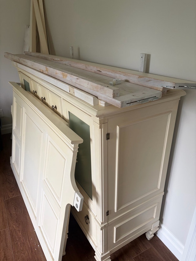 Queen Bedroom Set – Bed Frame, Dresser & Matching Mirror - photo 4
