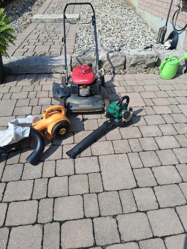 lawnmower & 2 leaf blowers
