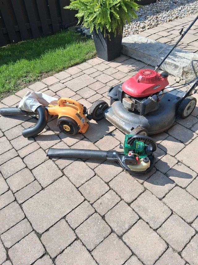 lawnmower & 2 leaf blowers - photo 2