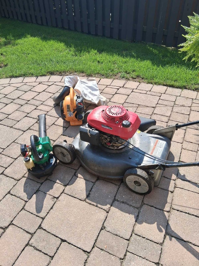 lawnmower & 2 leaf blowers - photo 3