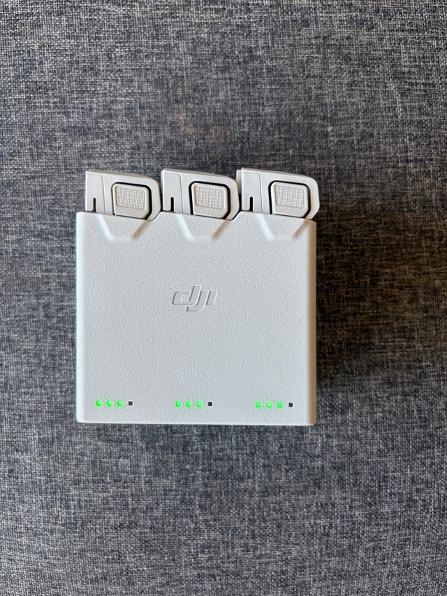 DJI Mini 3 Pro Two-Way Charging Hub With 3 batteries