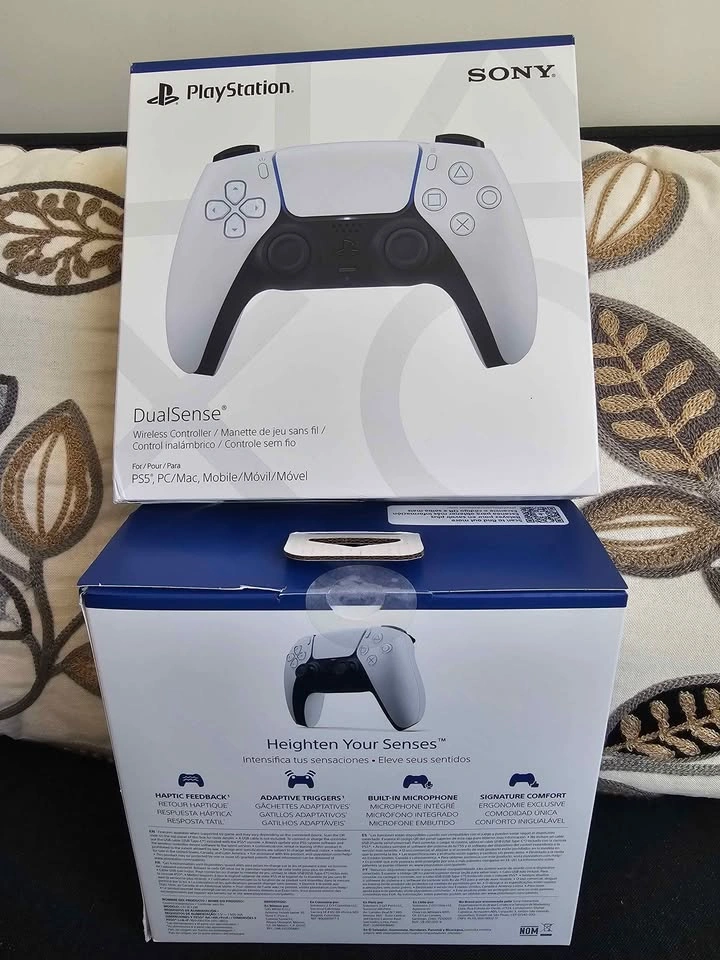 NEW PS5 DualSense Wireless Controller — White - photo 2