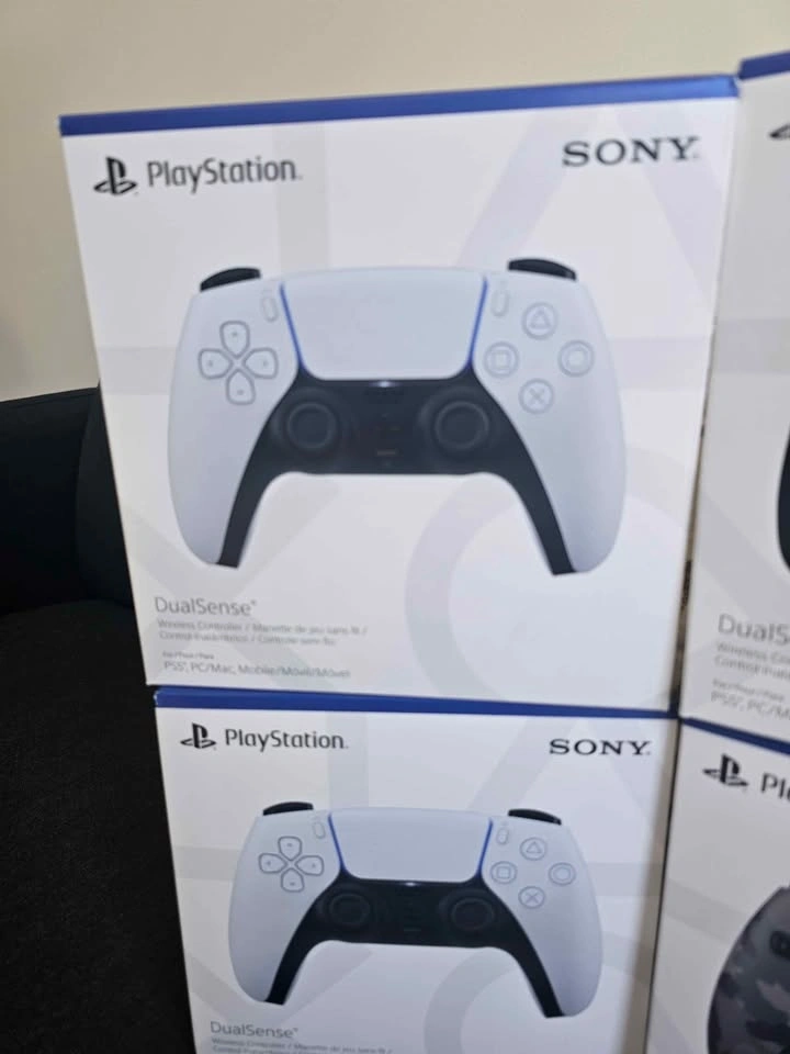 NEW PS5 DualSense Wireless Controller — White - photo 3