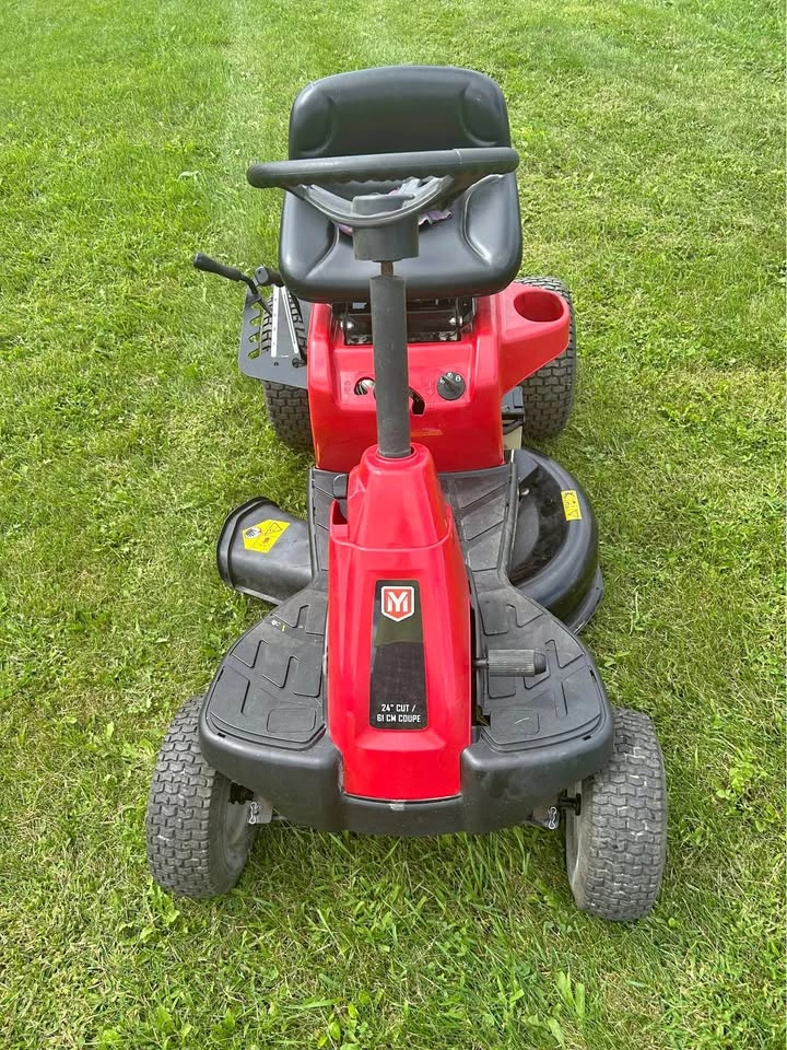 2007 Yard Machine 24 inch cut riding mower