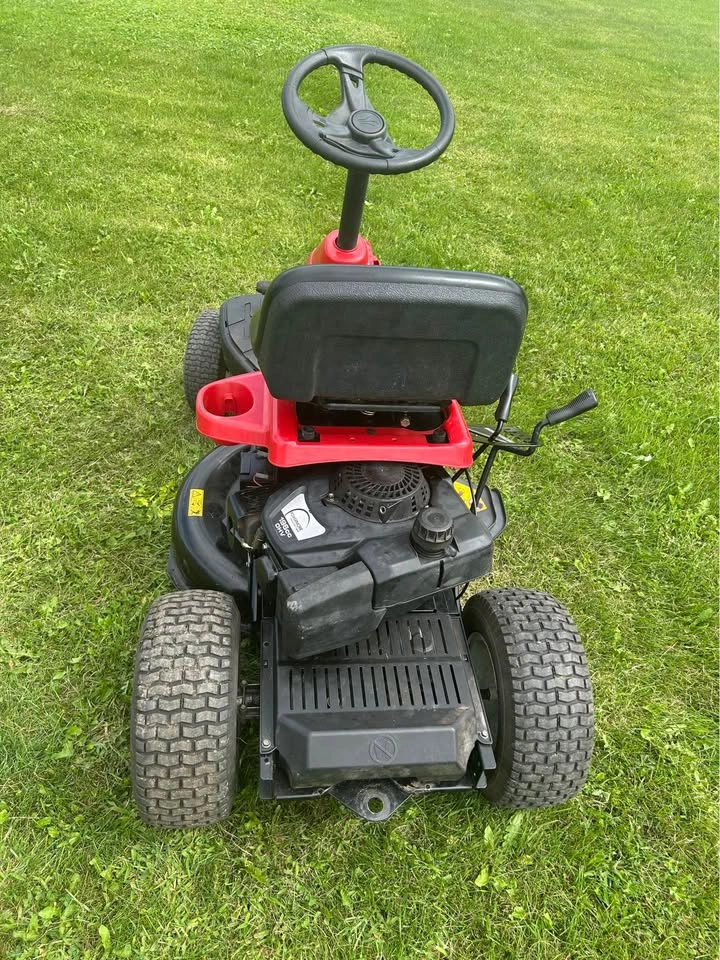 2007 Yard Machine 24 inch cut riding mower - photo 2
