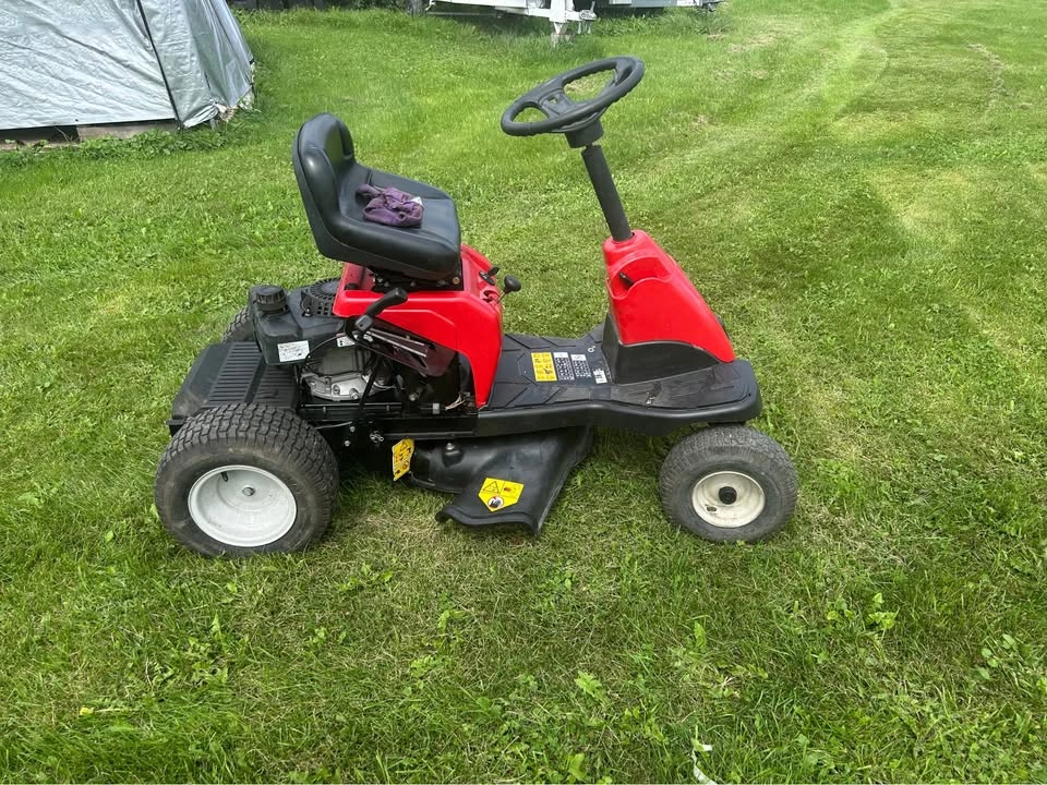 2007 Yard Machine 24 inch cut riding mower - photo 4
