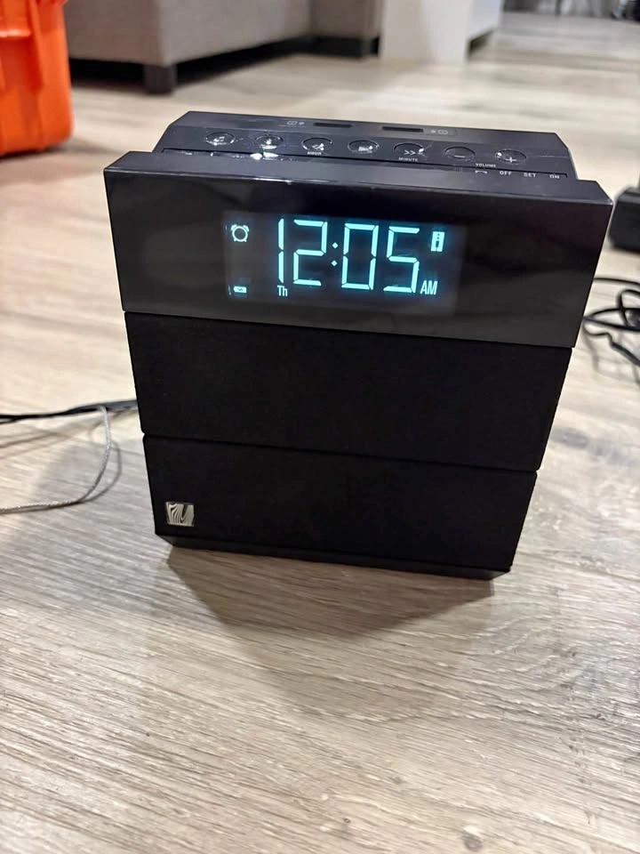 Soundfreaq wireless Bluetooth speaker and digital alarm clocks