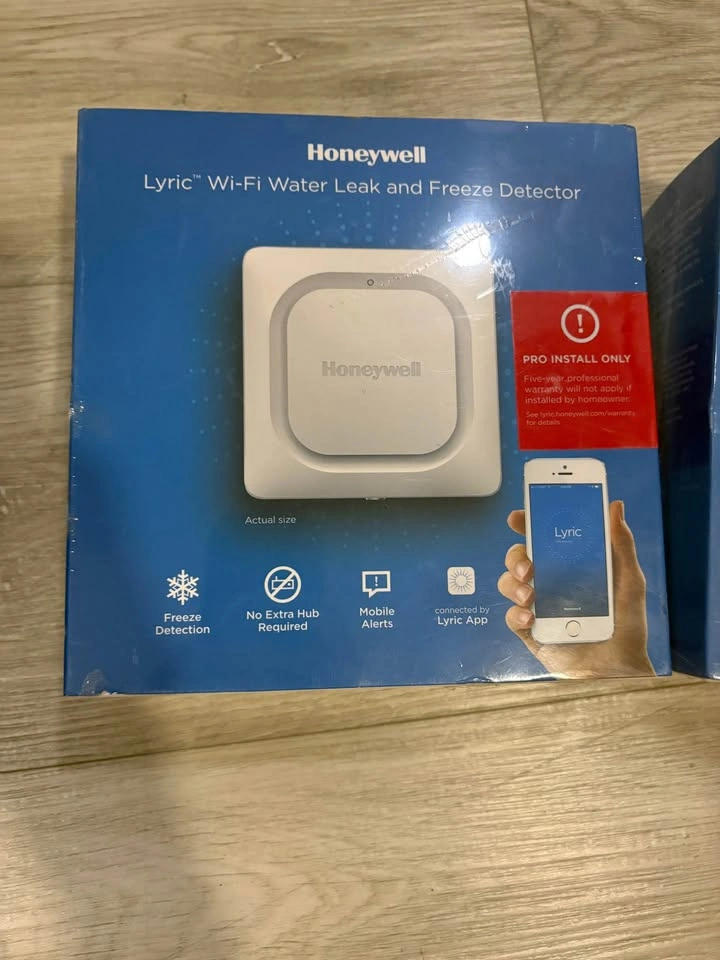 Honeywell Lyric Wi-Fi Water Leak and Freeze Detector - photo 2