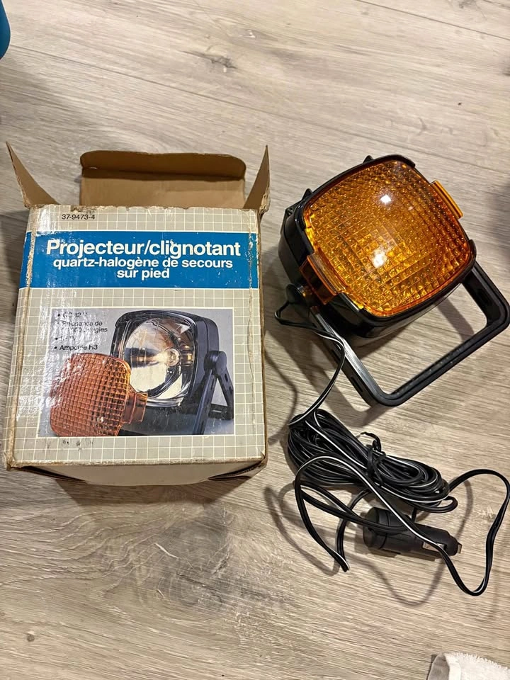 Emergency quartz-halogen vehicle Spotlight/Flasher